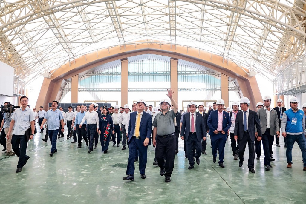 Thủ tướng Phạm Minh Chính cùng Đoàn công tác kiểm tra tiến độ thi công dự án Trung tâm Hội chợ Triển lãm Quốc gia