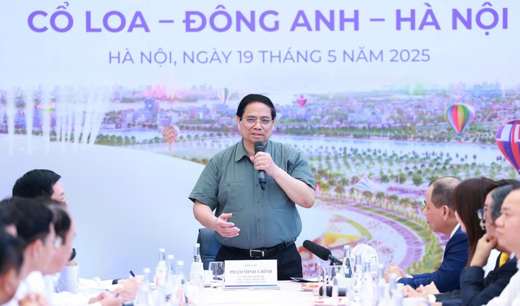Thủ tướng Phạm Minh Chính làm việc với các bộ, ngành, nhà đầu tư và đơn vị thi công dự án Trung tâm Hội chợ Triển lãm Quốc gia.