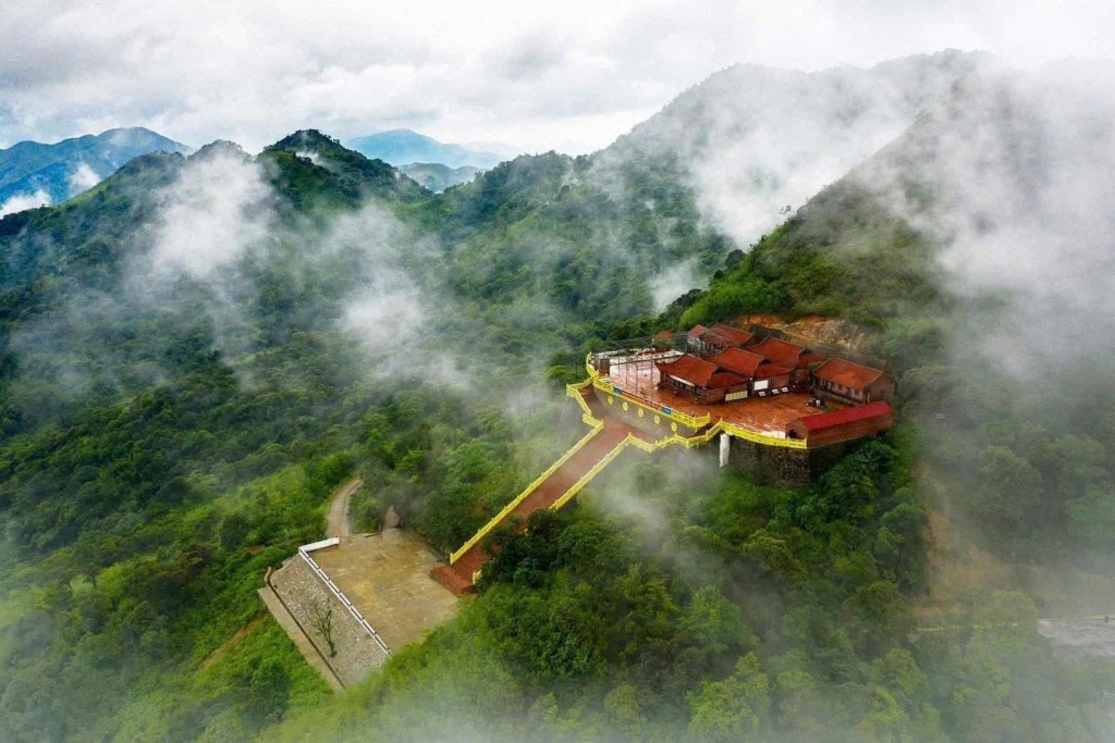 Quần thể di tích Am Chùa Ngọa Vân