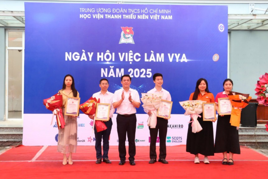 Phó Giám đốc Phụ trách Học viện Thanh thiếu niên Việt Nam Hoàng Minh Tuấn 