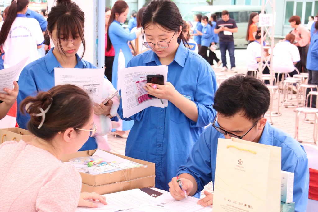 Kết nối hơn 5.000 sinh viên với doanh nghiệp tìm cơ hội việc làm