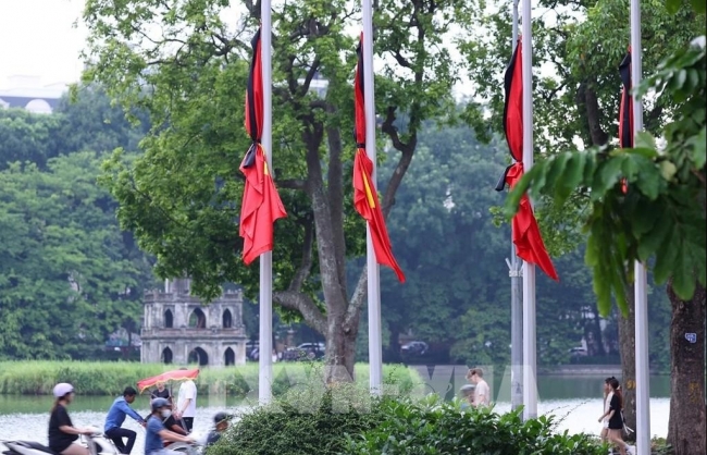 Treo cờ rủ và không tổ chức các hoạt động vui chơi, giải trí công cộng trong thời gian tổ chức Lễ Quốc tang