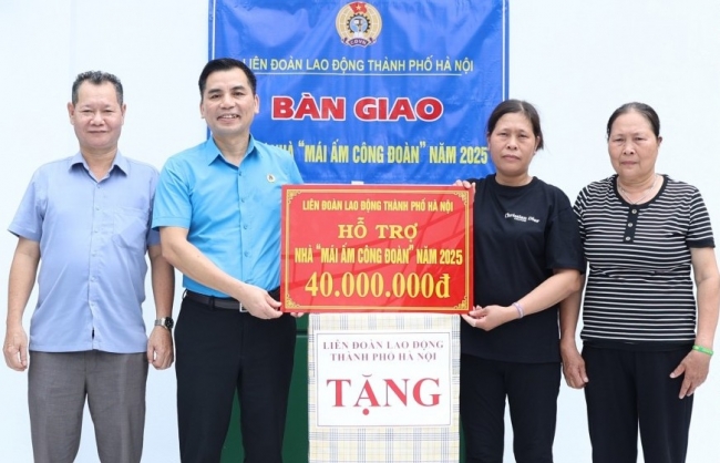 Hỗ trợ trên 2.200 công nhân hoàn cảnh khó khăn trong Tháng Công nhân