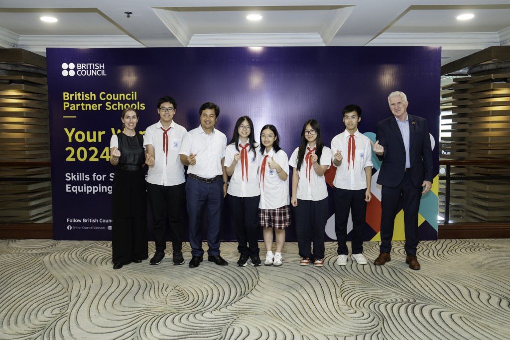 Đội thi đến từ Trường THCS Cầu Giấy (Hà Nội) xuất sắc vượt qua 24 đội trong khu vực Đông Á để giành Giải Nhất với dự án sử dụng AI hỗ trợ học tiếng Anh cho trẻ em tại Làng trẻ em SOS.