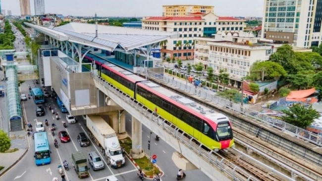 Dừng tàu gần 1 giờ, Metro Hà Nội trở lại hoạt động bình thường