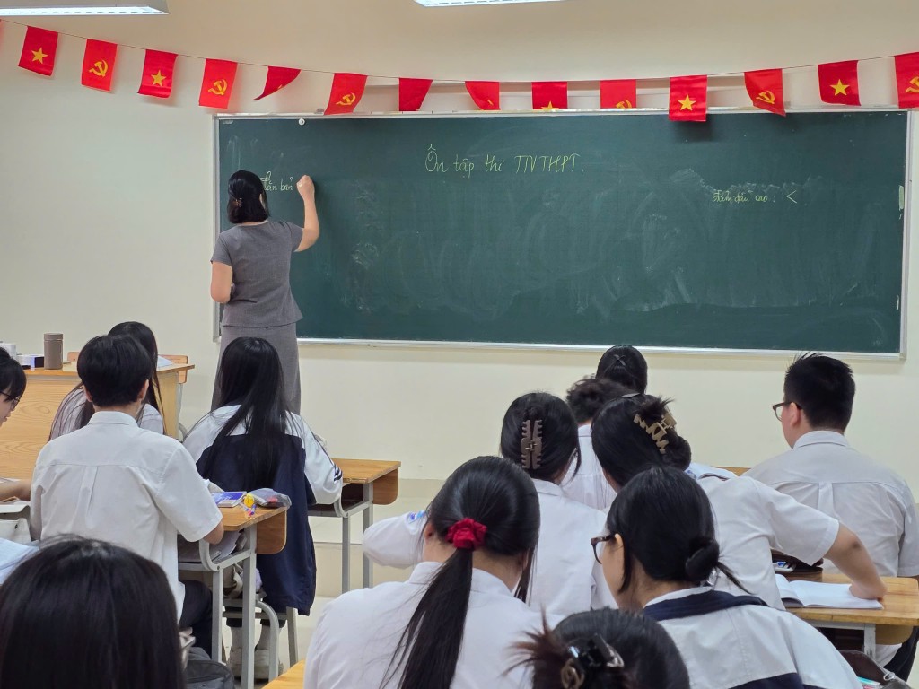 Những thay đổi trong kỳ thi tốt nghiệp THPT năm 2025 khiến thí sinh 2k7 lo lắng 