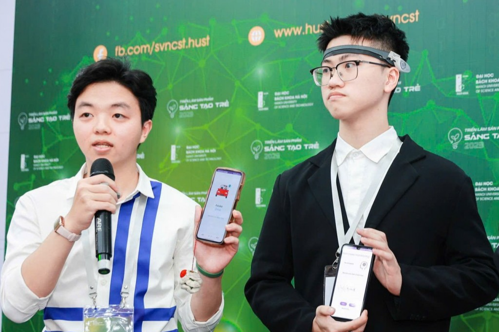 Bài 2: Ứng dụng công nghệ sóng não và giấc mơ lớn tuổi 20