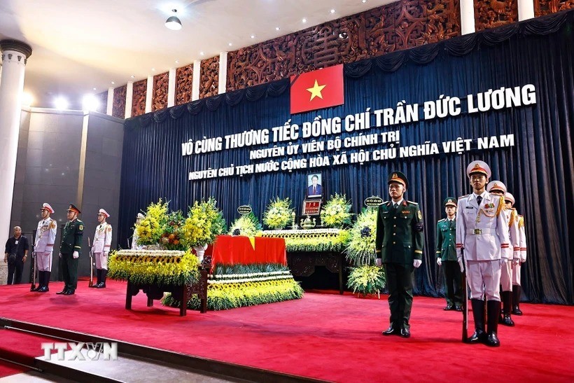 Linh cữu nguyên Chủ tịch nước Trần Đức Lương quàn tại Nhà tang lễ Quốc gia số 5 Trần Thánh Tông, Hà Nội. (Ảnh: TTXVN)