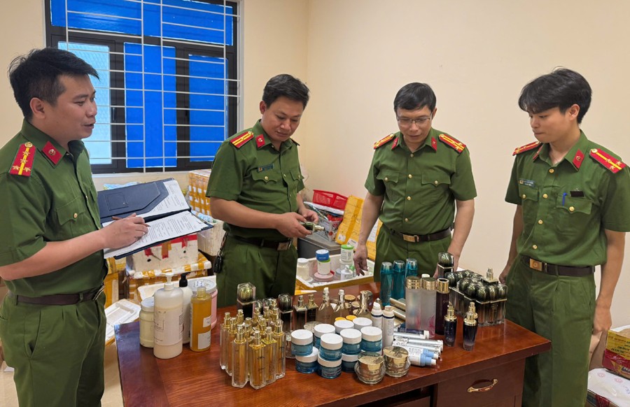 Văn phòng Cơ quan CSĐT Công an tỉnh Thanh Hóa triệt phá cơ sở sản xuất, buôn bán  số lượng lớn mỹ phẩm giả do Nguyễn Thị Dung làm chủ