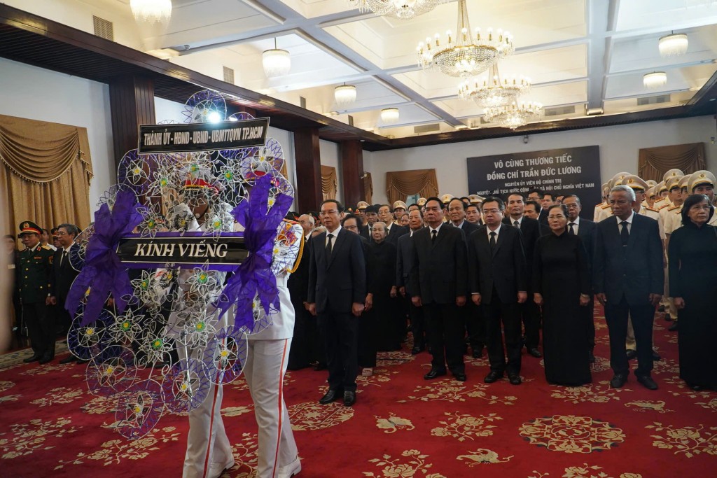 Đoàn đại biểu TP Hồ Chí Minh đến viếng nguyên Chủ tịch nước Trần Đức Lương
