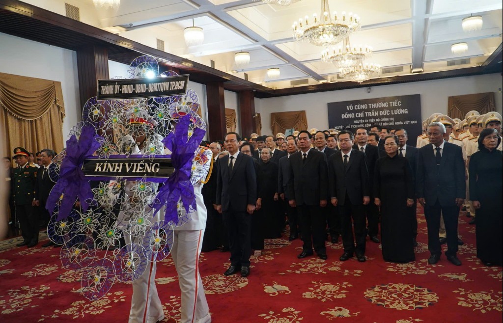 Đoàn đại biểu TP Hồ Chí Minh đến viếng nguyên Chủ tịch nước Trần Đức Lương