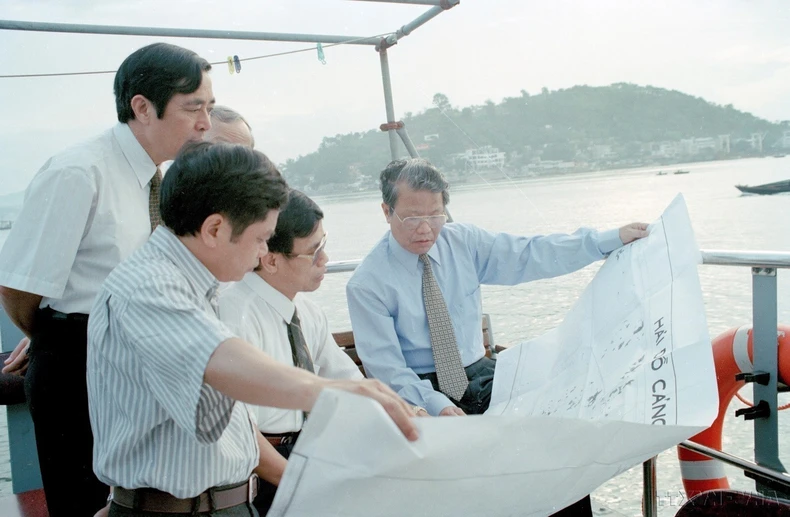 Đồng chí Trần Đức Lương - Nhà lãnh đạo có nhiều đóng góp quan trọng cho sự nghiệp đổi mới, phát triển đất nước và bảo vệ Tổ quốc