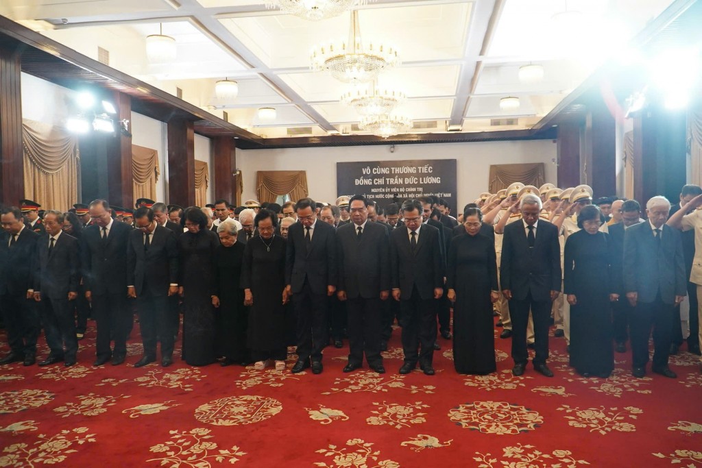 Đoàn đại biểu TP Hồ Chí Minh đến viếng nguyên Chủ tịch nước Trần Đức Lương