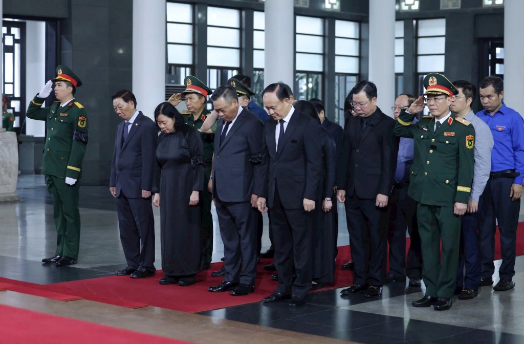 Đoàn đại biểu TP Hà Nội viếng nguyên Chủ tịch nước Trần Đức Lương