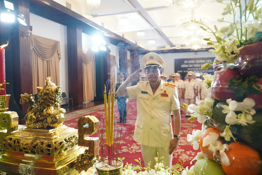 Đoàn đại biểu TP Hồ Chí Minh đến viếng nguyên Chủ tịch nước Trần Đức Lương