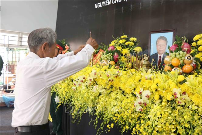 Trang nghiêm Lễ viếng nguyên Chủ tịch nước Trần Đức Lương tại Quảng Ngãi Chú thích ảnh
