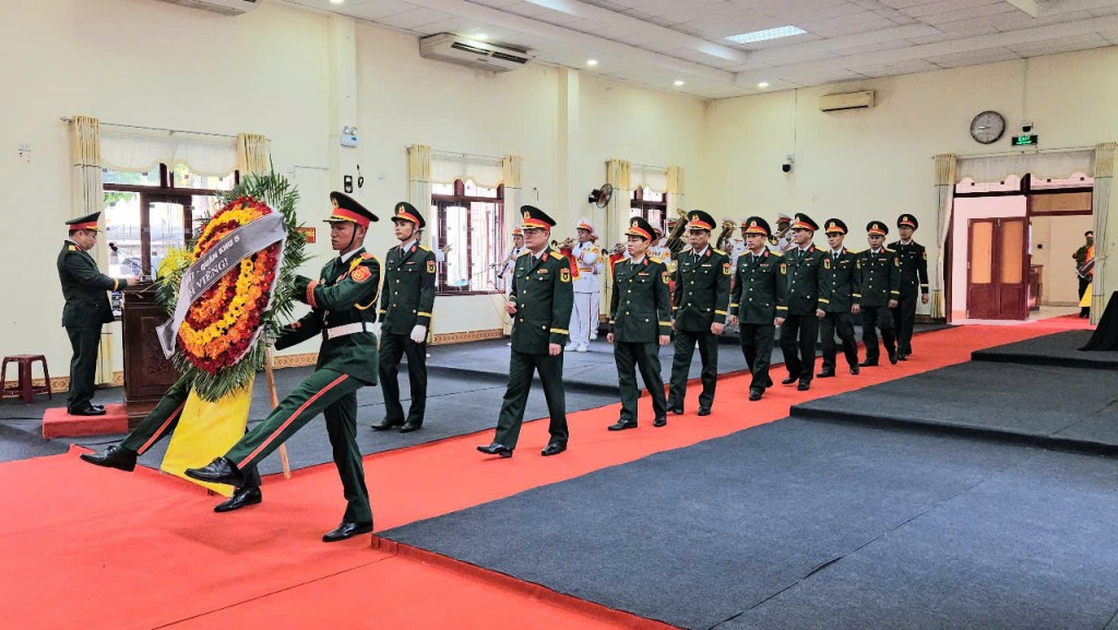 Sư đoàn 307 – Quân Khu 5, vào lễ viếng nguyên Chủ tịch nước Trần Đức Lương (Ảnh -Hồng Quảng)