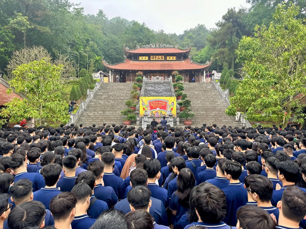 Ngoài ôn thi, phương pháp dạy học phù hợp thì các hoạt động giáo dục ngoại khoá tại trường THPT Lê Văn Thiêm vẫn duy trì để học sinh hào hứng hơn mỗi khi đến trường
