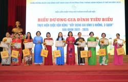 Biểu dương 100 gia đình tiêu biểu “Xây dựng 5 không, 3 sạch"