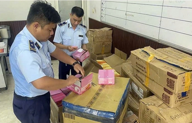 Tiếp tục đẩy mạnh cao điểm đấu tranh ngăn chặn, đẩy lùi buôn lậu, hàng giả