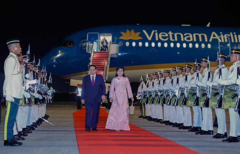 Thủ tướng Phạm Minh Chính tới Kuala Lumpur, bắt đầu thăm Malaysia và dự Hội nghị Cấp cao ASEAN