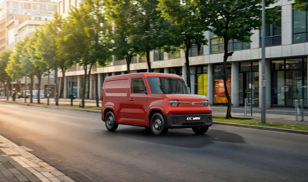 Khách hàng nhận ngay 10 triệu đồng khi đặt cọc sớm xe điện chở hàng Vinfast EC Van