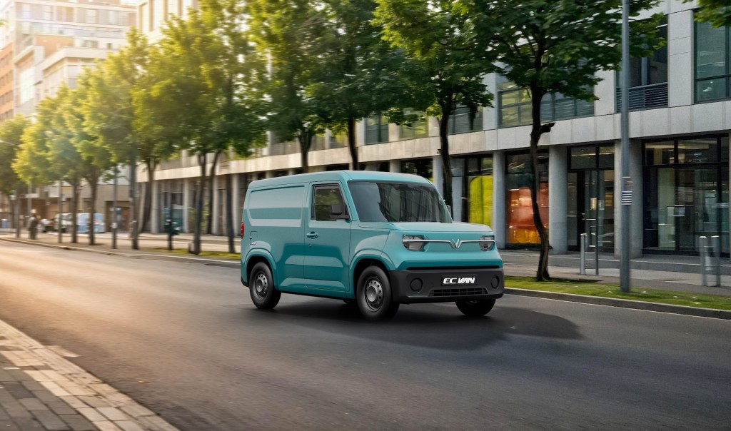 Khách hàng nhận ngay 10 triệu đồng khi đặt cọc sớm xe điện chở hàng Vinfast EC Van