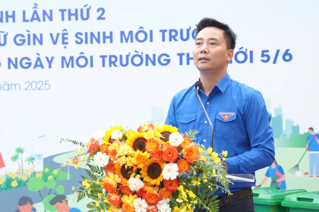 Thanh niên hành động vì một Hà Nội xanh, sạch, văn minh
