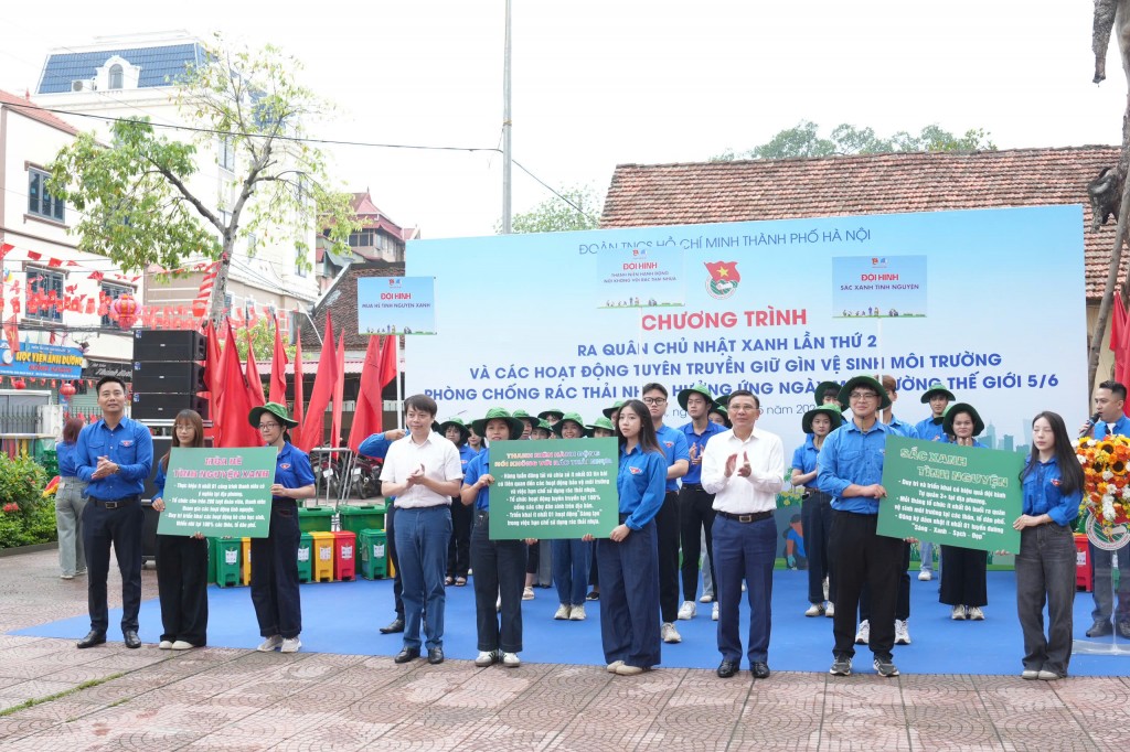 Thanh niên hành động vì một Hà Nội xanh, sạch, văn minh