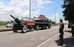 Linh cữu nguyên Chủ tịch nước Trần Đức Lương về đến sân bay Chu Lai