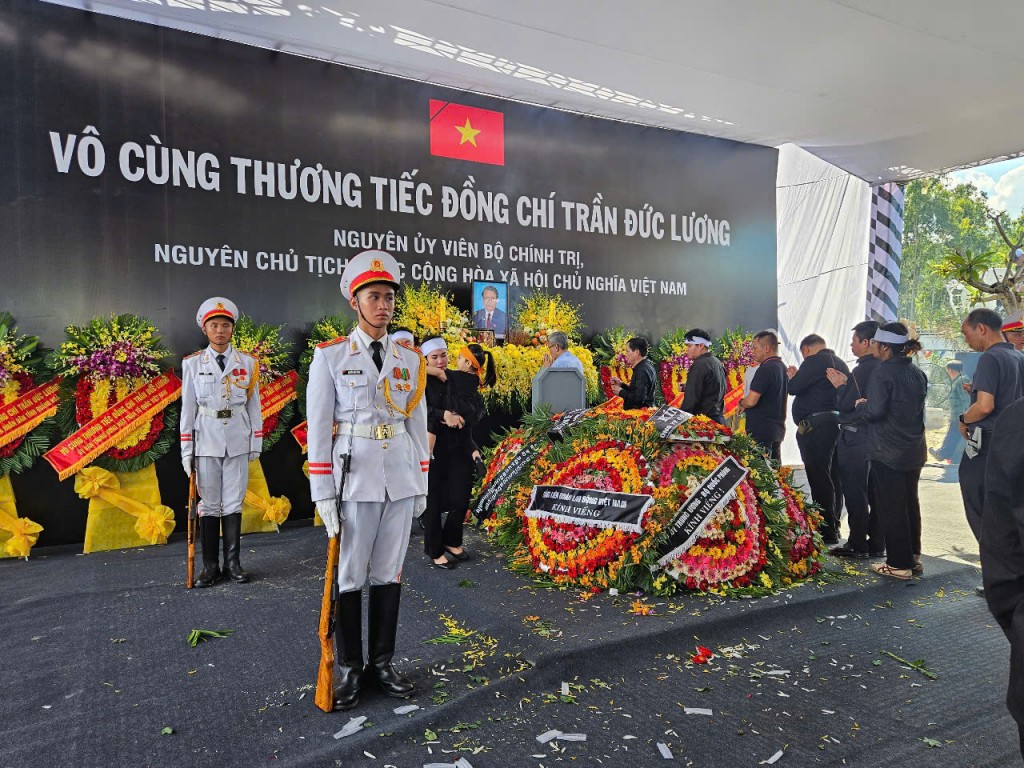 Lễ an táng nguyên Chủ tịch nước Trần Đức Lương tại Quảng Ngãi