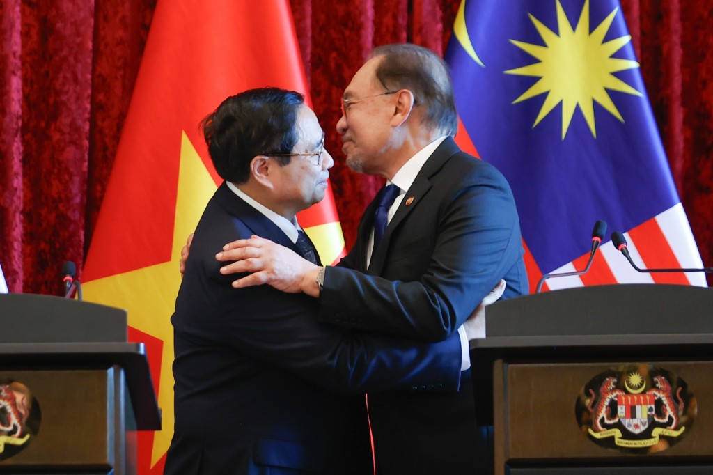 Thủ tướng Phạm Minh Chính và Thủ tướng Thủ tướng Malaysia Anwar Ibrahim tại họp báo - Ảnh: VGP/Nhật Bắc