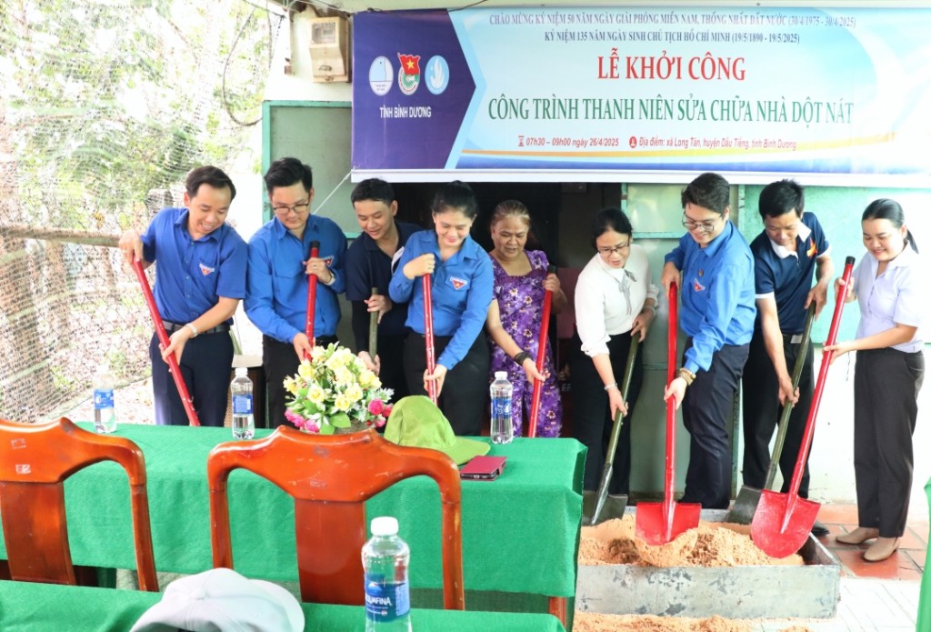 Khởi công sửa chữa nhà dột nát cho người dân có hoàn cảnh khó khăn trên địa bàn
