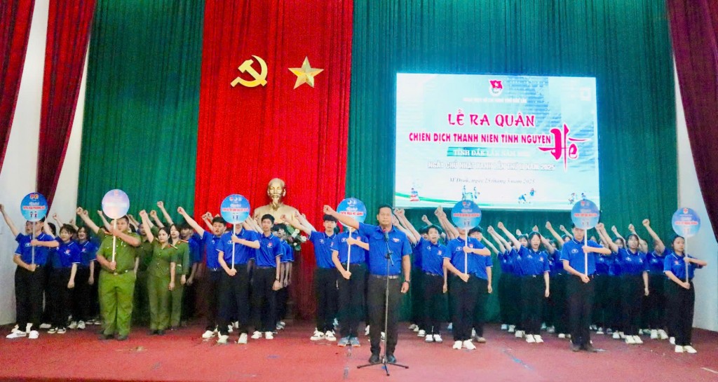 Ngày 25/5, tại huyện M’Đrắk, Ban Thường vụ Tỉnh đoàn Đắk Lắk tổ chức Lễ ra quân Chiến dịch Thanh niên tình nguyện hè và ngày chủ nhật xanh lần thứ II năm 2025