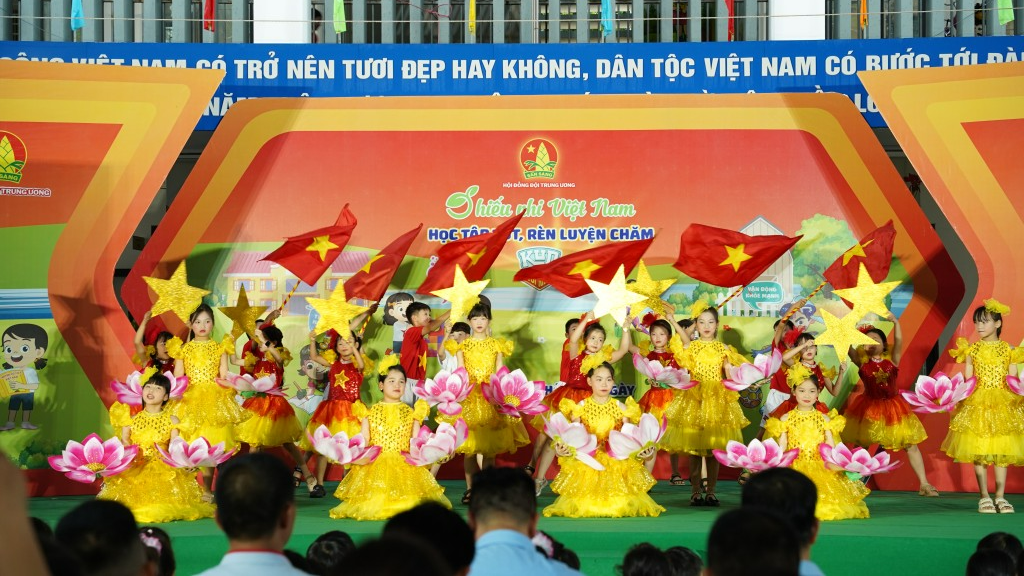 Tiết mục văn nghệ của thiếu nhi tại chương trình 