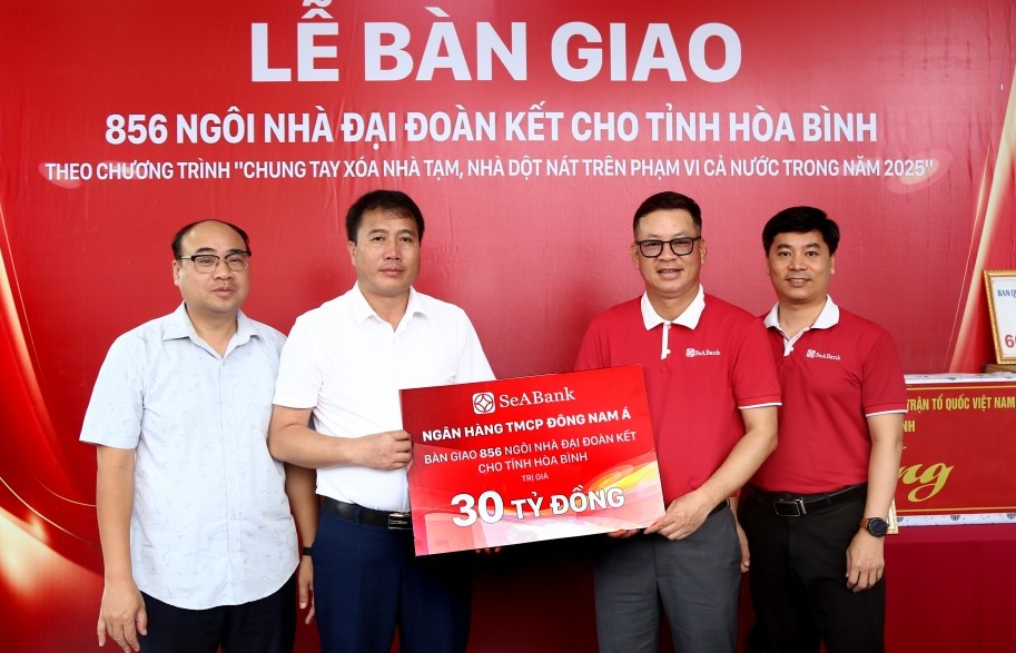 SeABank bàn giao 856 ngôi nhà đại đoàn kết cho tỉnh Hòa Bình