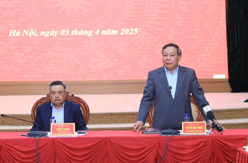 Phó Bí thư Thường trực Thành ủy Hà Nội Nguyễn Văn Phong phát biểu kết luận hội nghị.