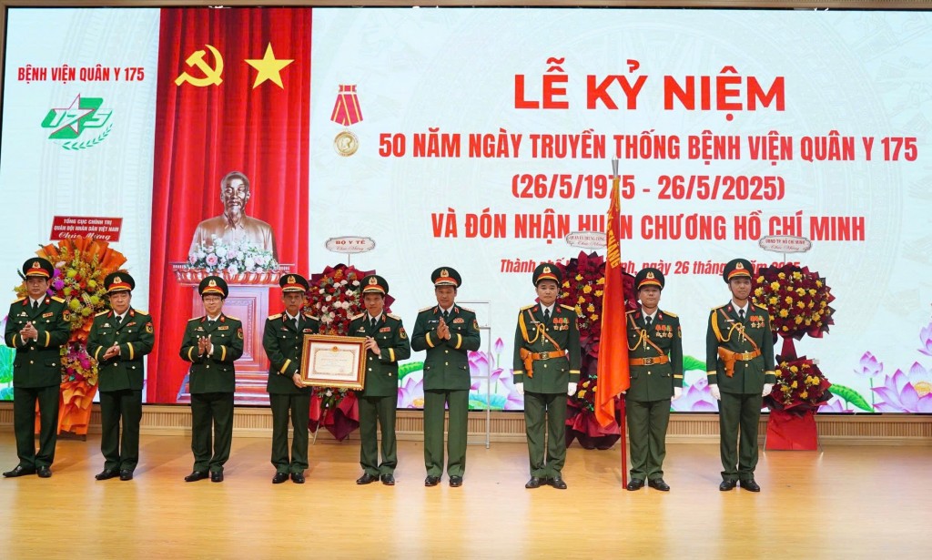 Bệnh viện Quân y 175 đón nhận Huân chương Hồ Chí Minh
