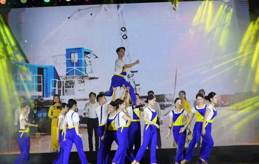 Tiết mục văn nghệ tại chương trình