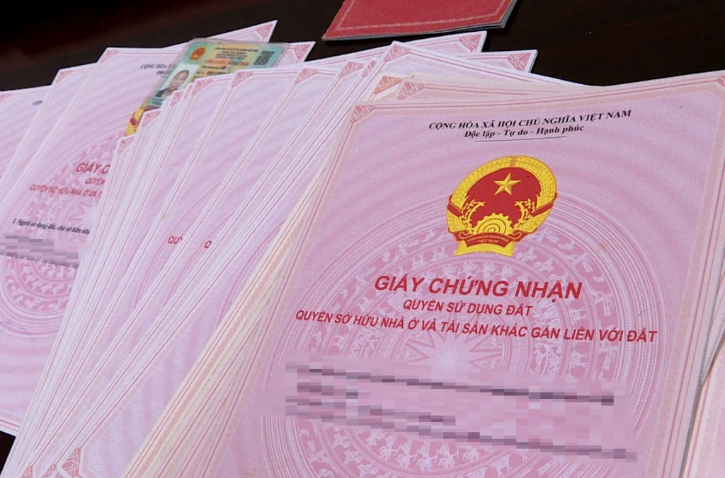 trong 5 tháng qua, cơ quan chức năng đã phát hành phiếu chuyển thuế đối với 11.860 hồ sơ cấp sổ hồng tại các dự án nhà ở.