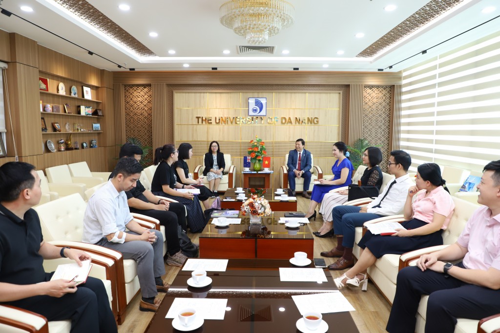 Đại diện Cơ quan Giáo dục New Zealand (ENZ), các trường ĐH New Zealand làm việc với Bộ Giáo dục, các trường ĐH Việt Nam để có những hỗ trợ tốt nhất cho sinh viên Việt Nam muốn theo đuổi bậc Tiến sĩ ở New Zealand 