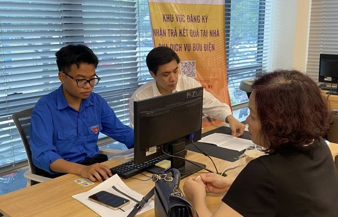 "Áo xanh" làm trợ lý số giúp dân dùng dịch vụ công trực tuyến