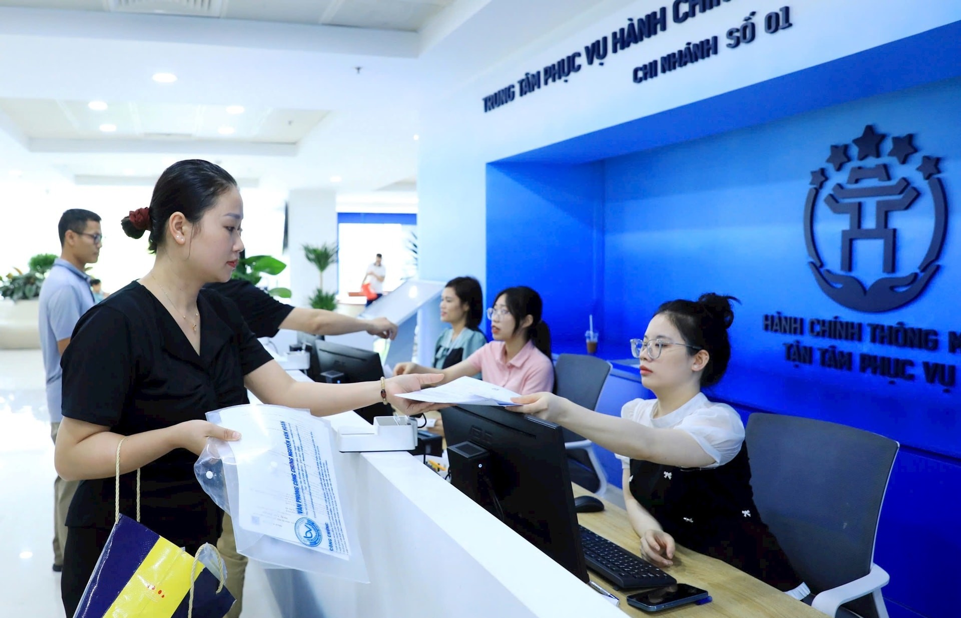 Hà Nội công khai đường dây nóng tiếp nhận phản ánh về TTHC