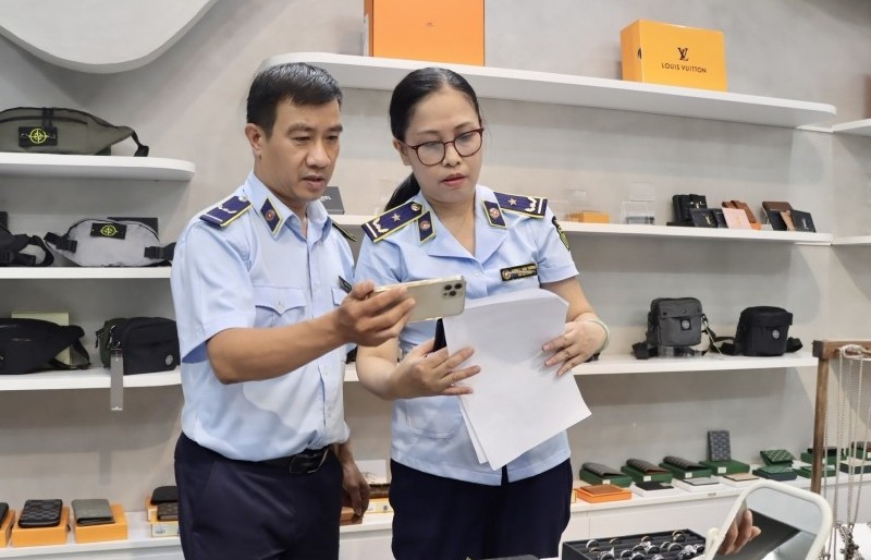 Có sự buông lỏng, tiếp tay của cán bộ cho buôn lậu, hàng giả
