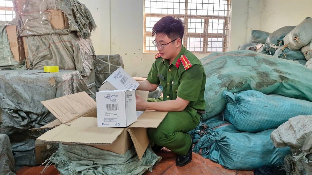 Nghệ An: Phát hiện vụ đưa số lượng lớn kem đánh răng, dầu gội, nước xả giả về Diễn Châu tiêu thụ