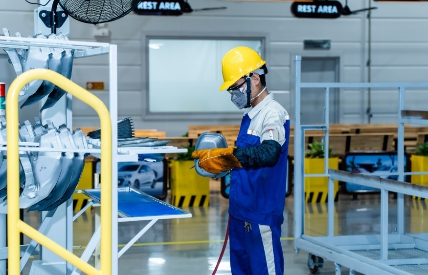 Kinh tế tư nhân lo “trên thì trải thảm, dưới lại rải đinh”