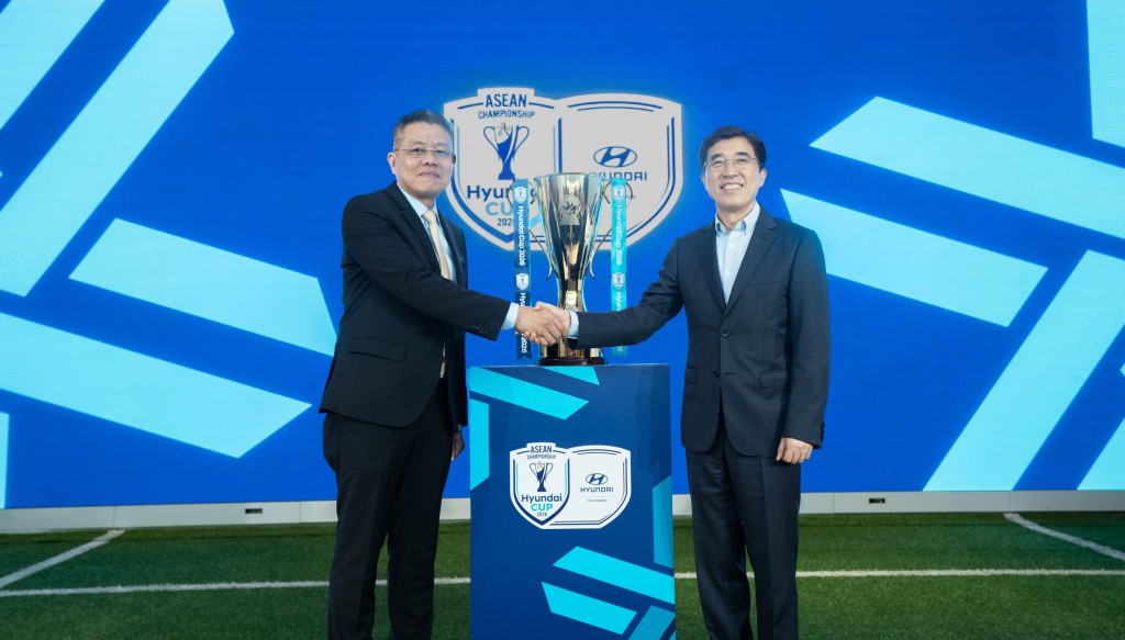 Ông  Khiev Sameth, Chủ tịch AFF và ông Sunny Kim, Chủ tịch Hyundai Motor Châu Á Thái Bình Dương tại sự kiện ASEAN Hyundai Cup