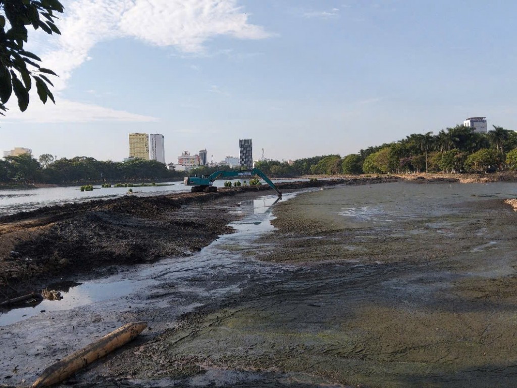 Đà Nẵng: Xử lý hơn 100.000m3 bùn, đất lòng hồ công viên 29 tháng 3