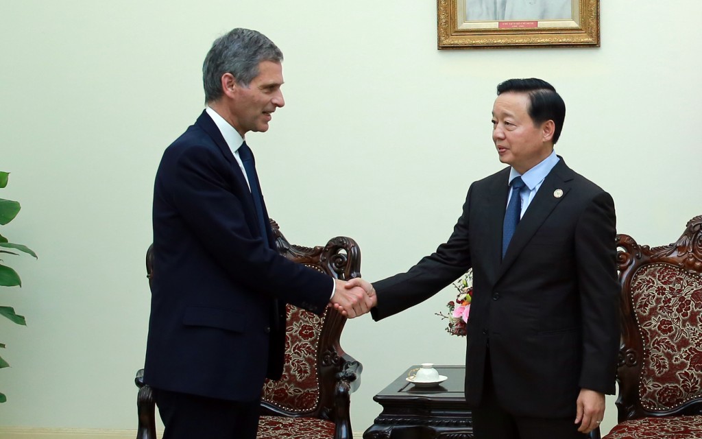 Phó Thủ tướng Trần Hồng Hà tiếp ông Rodolphe Saade, Chủ tịch kiêm Tổng giám đốc điều hành Tập đoàn CMA-CGM (Pháp) - Ảnh: VGP/Minh Khôi