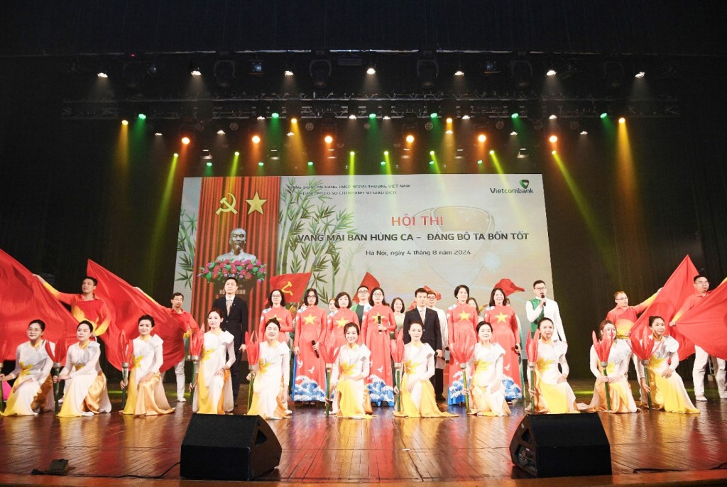 Tiết mục giành giải nhất của Chi bộ 15 tham gia cuộc thi “Vang mãi bản hùng ca – Đảng bộ ta bốn tốt” do Đảng bộ Vietcombank Sở Giao dịch tổ chức năm 2024